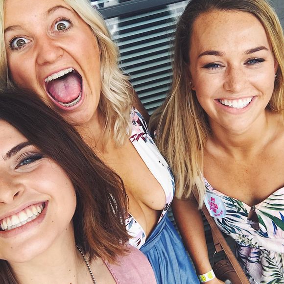 Meet your Posher, Brooke - Picture 1 of 1